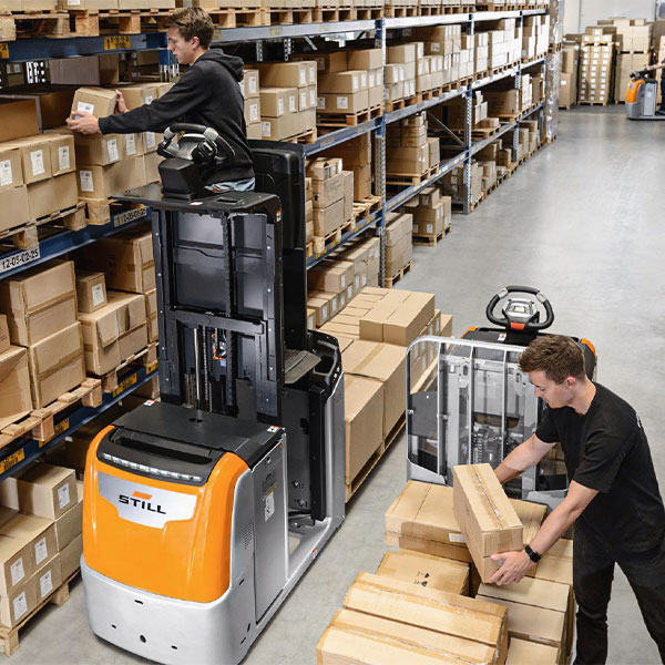 Reach trucks or order pickers? Which is the best logistics solution?
