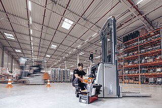 Whether forklift or high lift pallet truck: consistently high service quality is important to ensure the availability of vehicles and equipment.