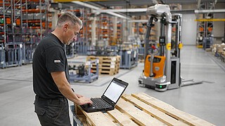 Service technicians must be versatile: solving problems, optimising processes and acting as proactively as possible with trained 360° all-round vision before faults even arise.