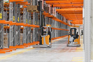 FM-X iGo forklift truck from STILLForklift truck with load