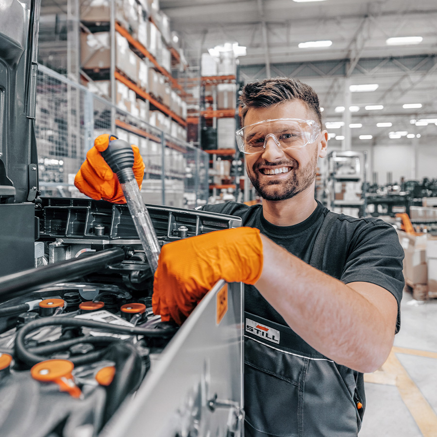 Forklift fleet accessories, maintenance and management | STILL UK